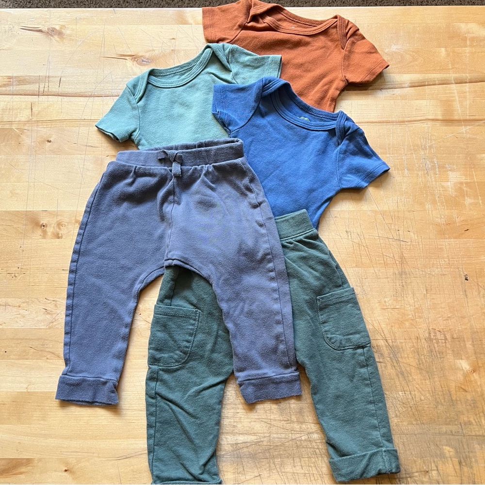Lamaze Set of Colorful Baby Onesies and pants - 5pcs - size 6 months